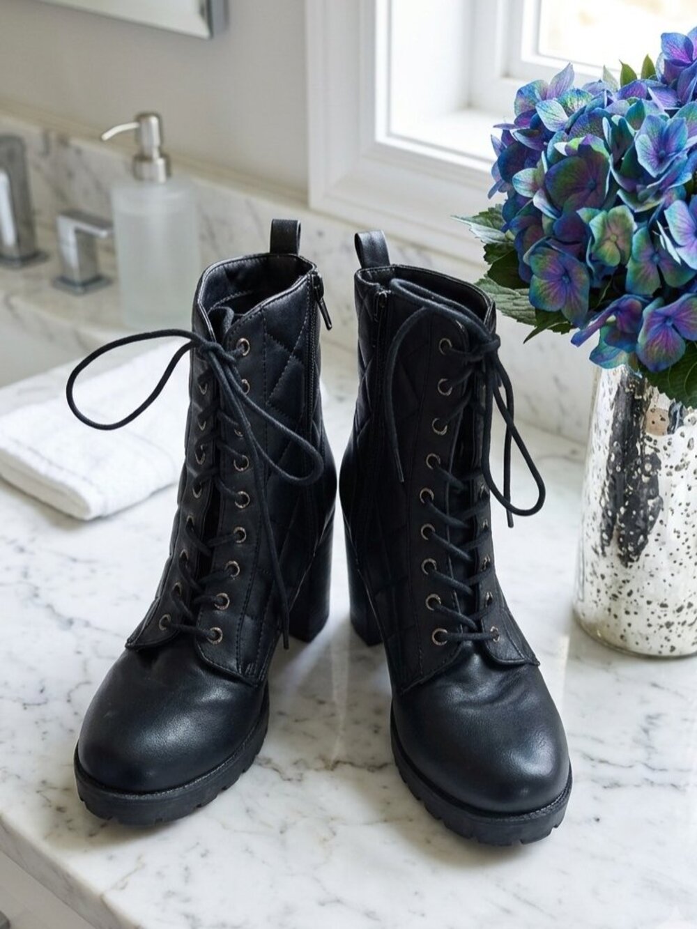 Zigi Soho Moritz Black Quilted Heeled Combat Boots Size 8 Lug Sole Ankle Bootie